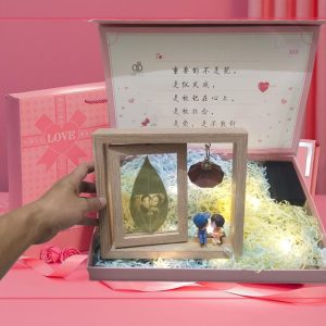 1Rotating Leaf Carving Picture Frame